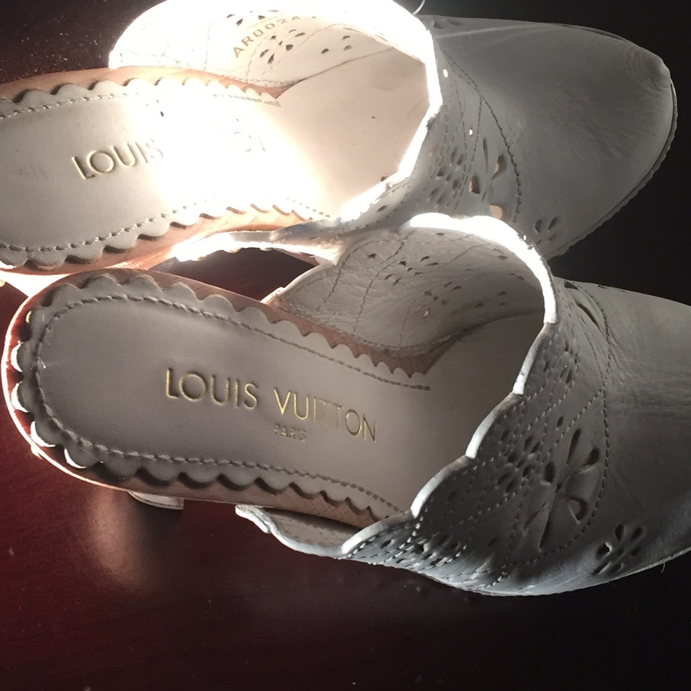 ✨💎LOUIS VUITTON Heels💎✨ - Picture 3 of 9